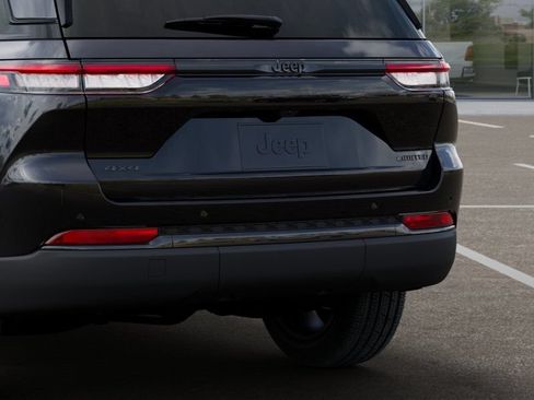 New 2025 Jeep Grand Cherokee Limited w/ Luxury Tech Group II AWD/4WD image 14