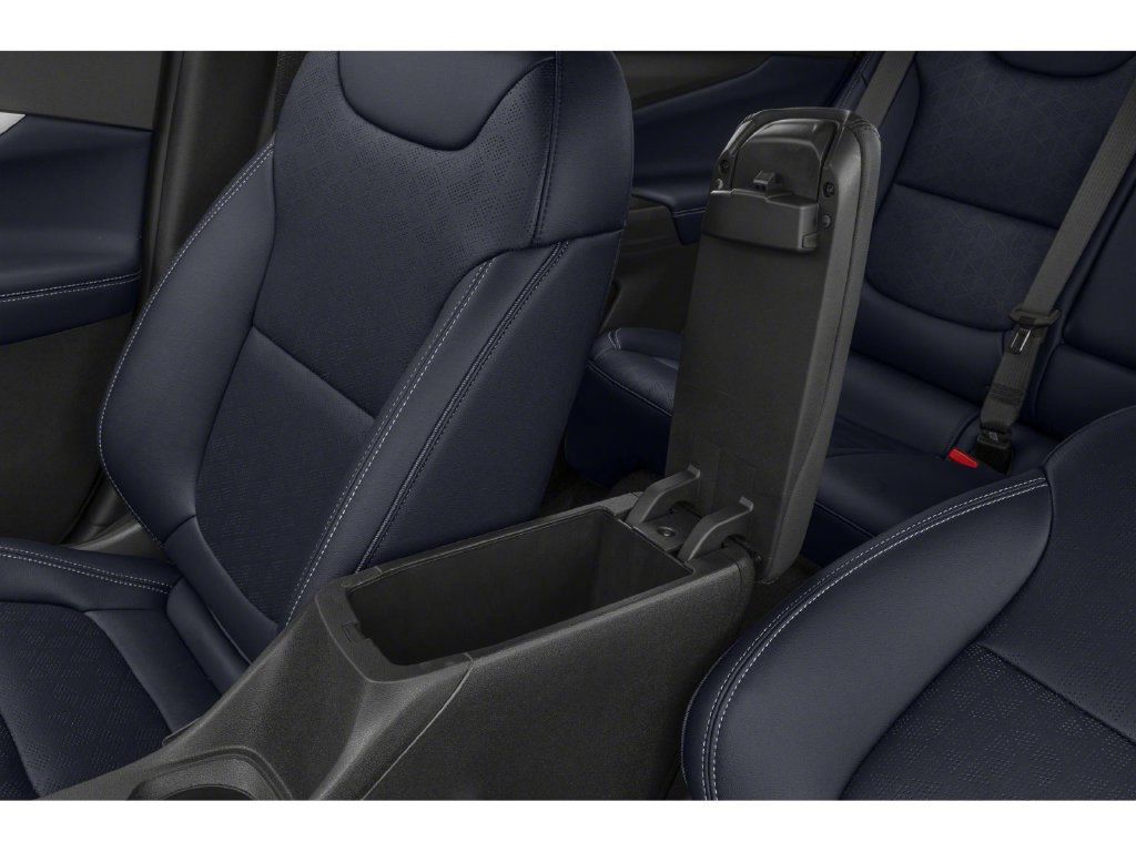 Used 2023 Chevrolet Bolt EUV LT w/ Comfort Package FWD image 9