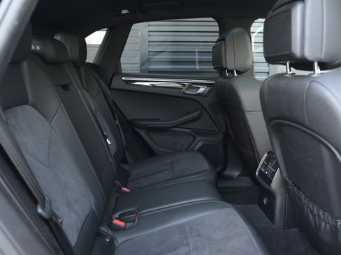 Certified 2019 Porsche Macan AWD/4WD image 34