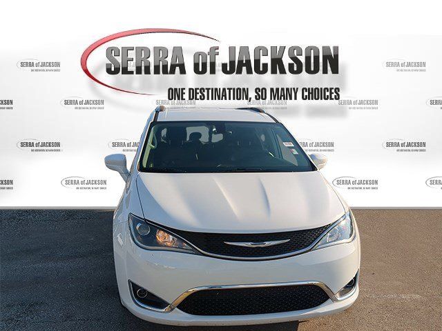 Used 2017 Chrysler Pacifica Touring-L Plus FWD image 2