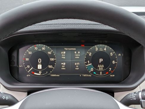 Used 2024 Land Rover Discovery S image 17