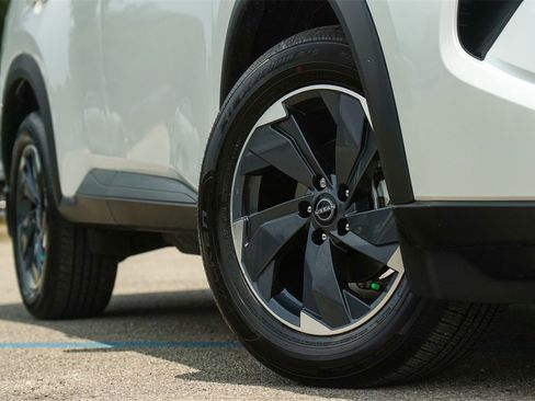 New 2024 Nissan Rogue SV w/ SV Premium Package image 2