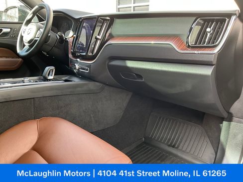 Used 2023 Volvo XC60 B5 Plus w/ Climate Package image 9