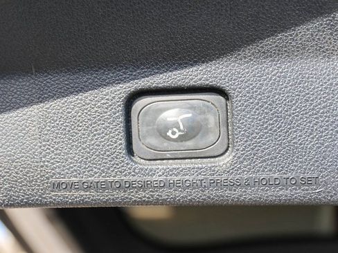 Used 2016 Ford Explorer XLT w/ Equipment Group 202A image 10