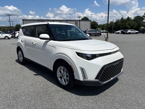 Used 2025 Kia Soul LX w/ LX Technology Package FWD image 10
