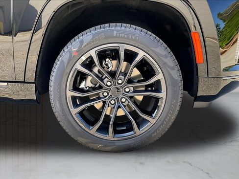 New 2026 Jeep Grand Wagoneer Summit AWD/4WD image 37