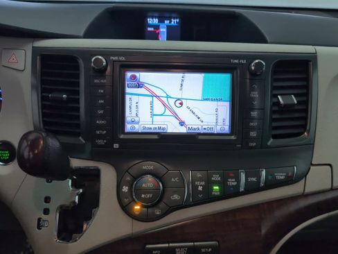 Used 2013 Toyota Sienna Limited w/ Premium Pkg image 22