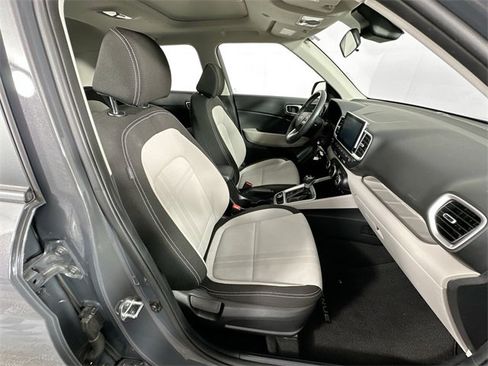 Used 2023 Hyundai Venue SEL image 27