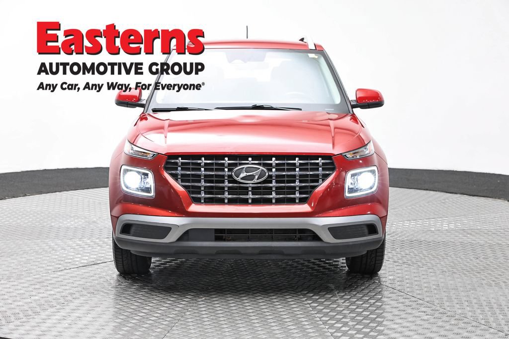 Used 2023 Hyundai Venue Limited FWD image 3
