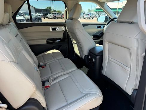 Used 2023 Ford Explorer Platinum w/ Technology Package AWD/4WD image 21