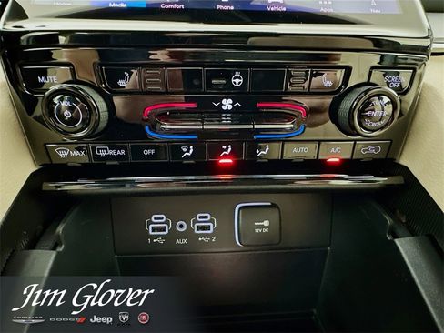 New 2025 Jeep Grand Cherokee Limited w/ Black Appearance Package image 30