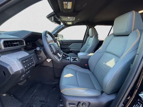 Used 2025 Toyota 4Runner Trailhunter AWD/4WD image 10