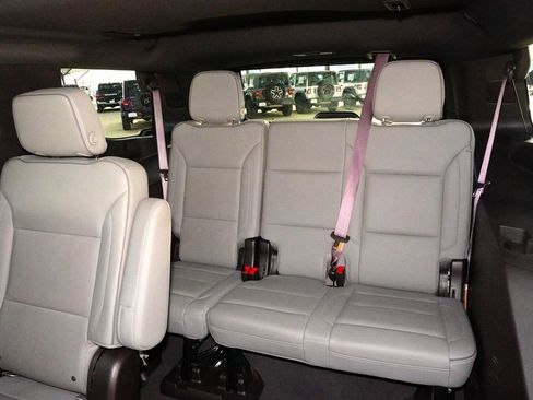 Used 2022 GMC Yukon SLT w/ SLT Premium Package image 30