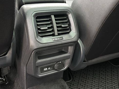 Used 2024 Volkswagen Tiguan SEL R-Line image 30