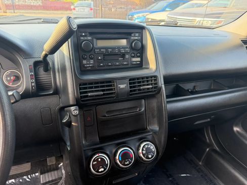 Used 2005 Honda CR-V LX image 16