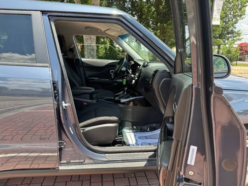 Used 2014 Kia Soul + image 10