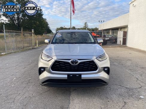 Used 2024 Toyota Highlander LE image 7