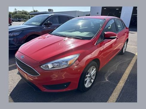 Used 2015 Ford Focus SE FWD image 1