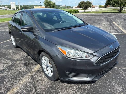 Used 2016 Ford Focus SE FWD image 3