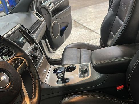 Used 2015 Jeep Grand Cherokee Overland image 25