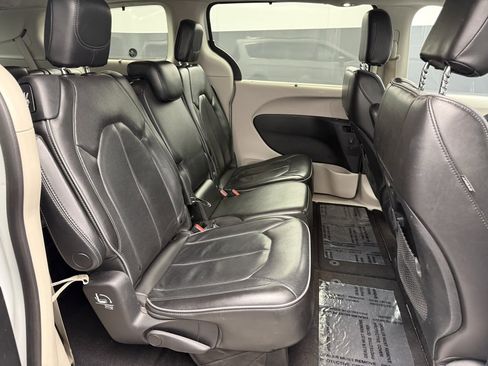 Used 2020 Chrysler Pacifica Limited w/ 8-pass Seating Package image 62