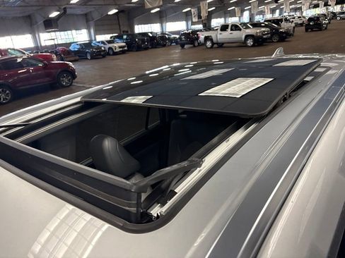 Used 2022 Toyota Highlander Platinum FWD image 12
