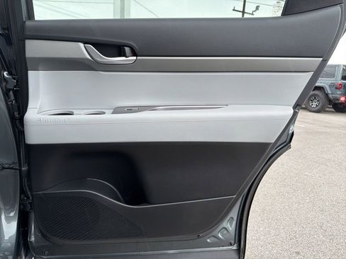 Used 2023 Hyundai Palisade SE image 16