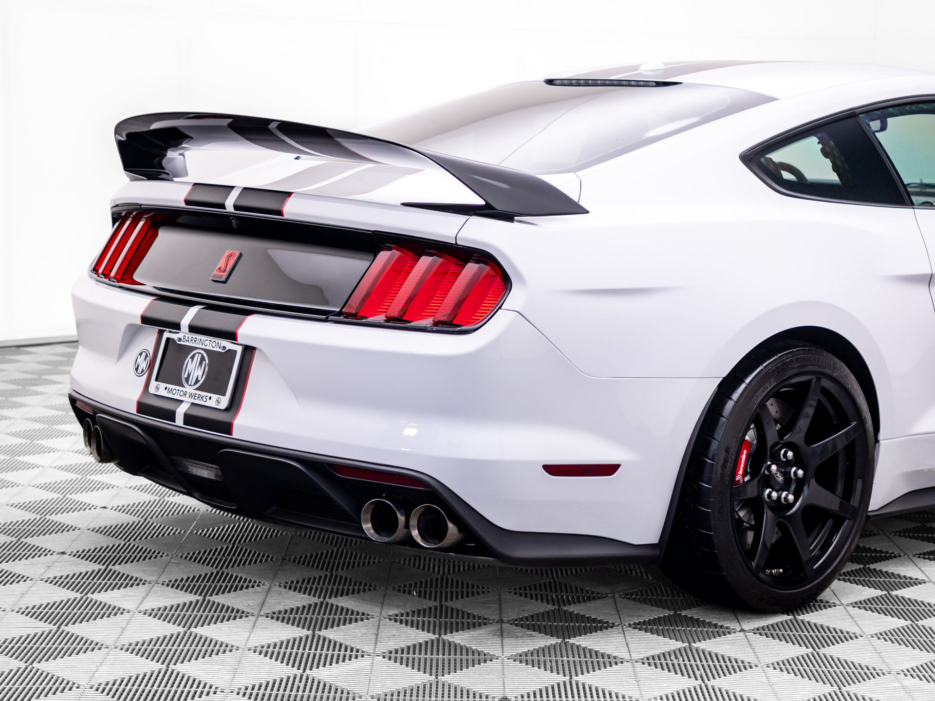 Used 2018 Ford Mustang Shelby GT350R w/ GT350R Equipment Group 920A RWD image 34