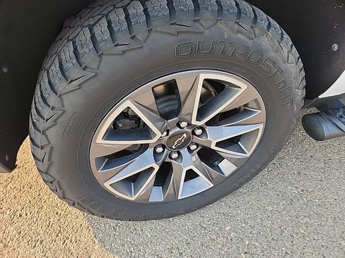 Certified 2023 Chevrolet Suburban Z71 w/ Luxury Package AWD/4WD image 48
