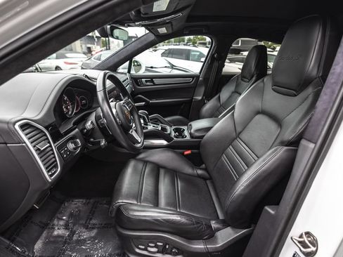Used 2023 Porsche Cayenne Turbo S AWD/4WD image 24