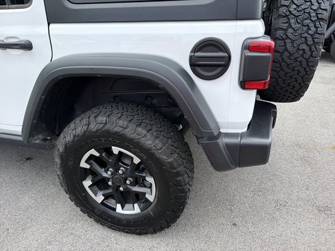 Used 2026 Jeep Wrangler Unlimited Rubicon AWD/4WD image 9