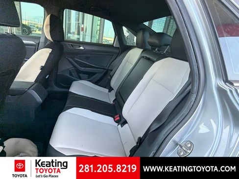 Used 2020 Volkswagen Jetta R-Line FWD image 8