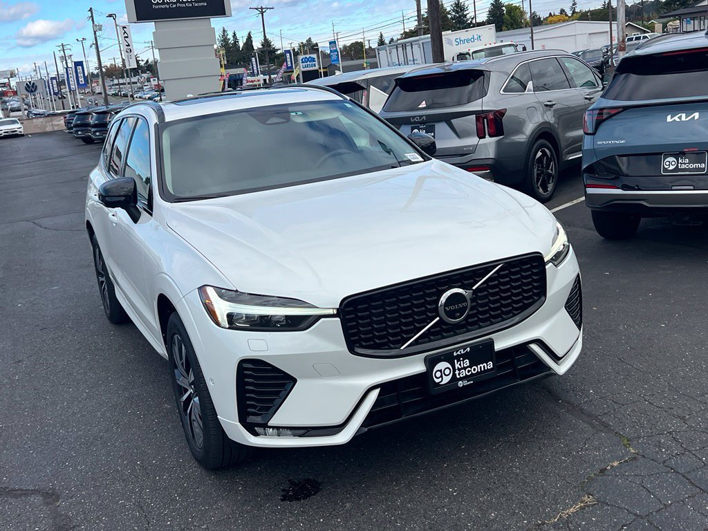 Used 2023 Volvo XC60 B5 Plus AWD/4WD image 7