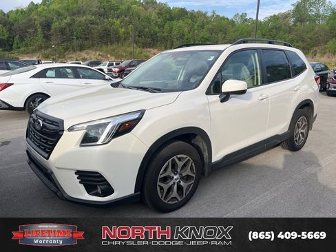 Used 2023 Subaru Forester Premium image 1