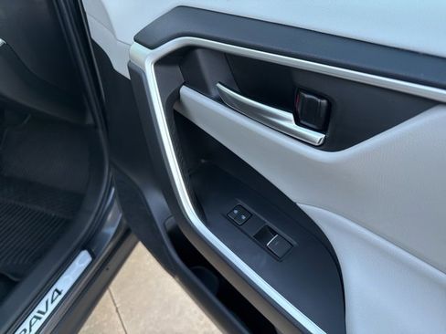 Used 2023 Toyota RAV4 XLE Premium image 33