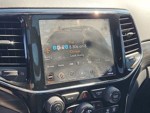 Used 2019 Jeep Grand Cherokee Altitude AWD/4WD image 17