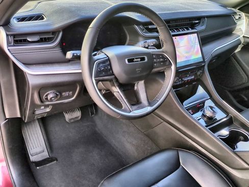 Used 2024 Jeep Grand Cherokee Limited image 10