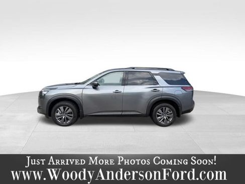 Used 2025 Nissan Pathfinder SV w/ SV Premium Package FWD image 3
