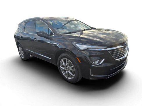 Used 2023 Buick Enclave Essence w/ Experience Buick Package FWD image 2
