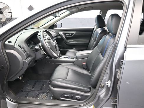 Used 2018 Nissan Altima 2.5 SR w/ SR Midnight Edition image 11