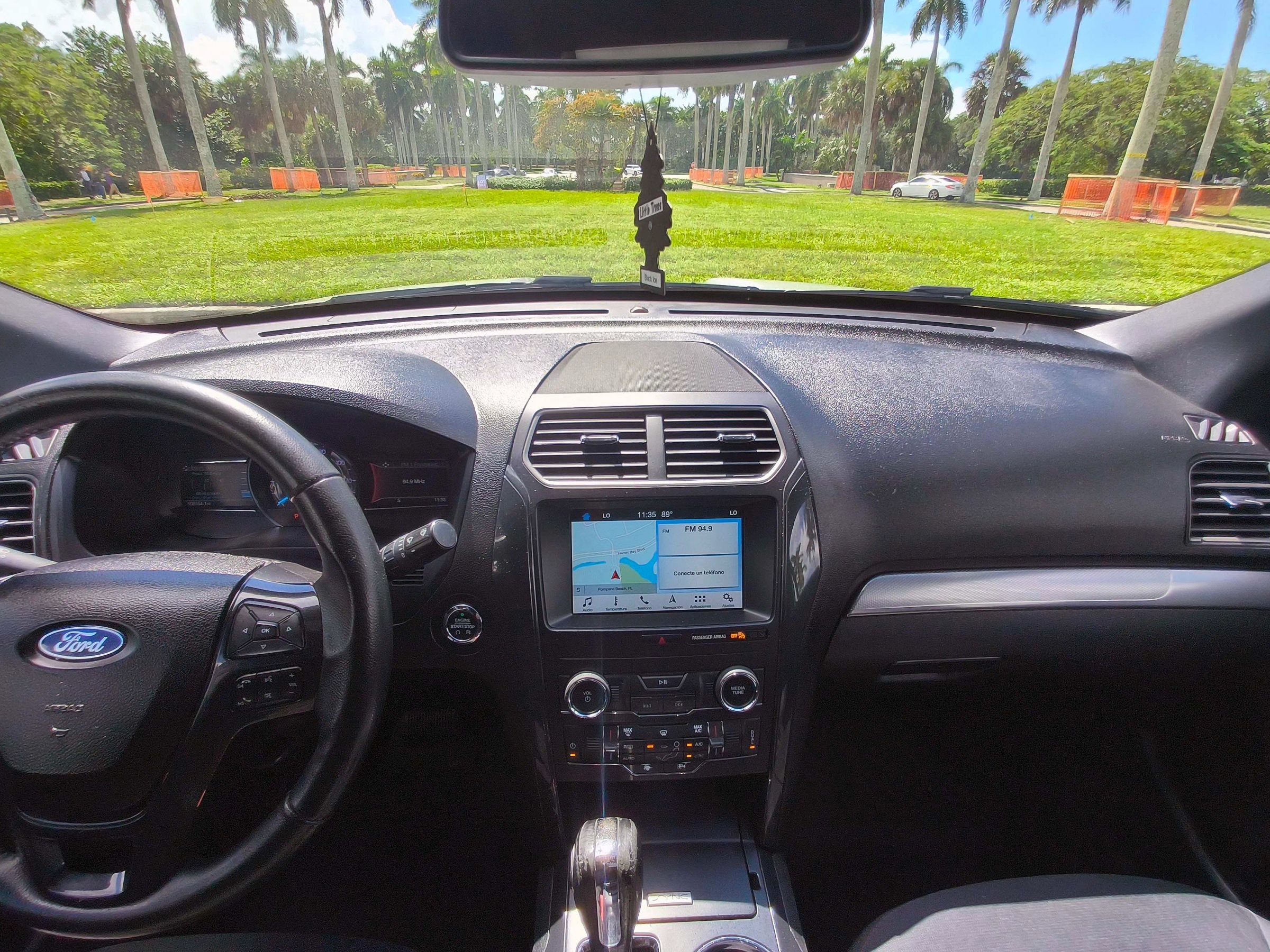 Used 2018 Ford Explorer XLT w/ Equipment Group 201A FWD image 25