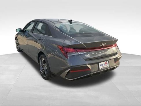 Used 2025 Hyundai Elantra SEL image 7