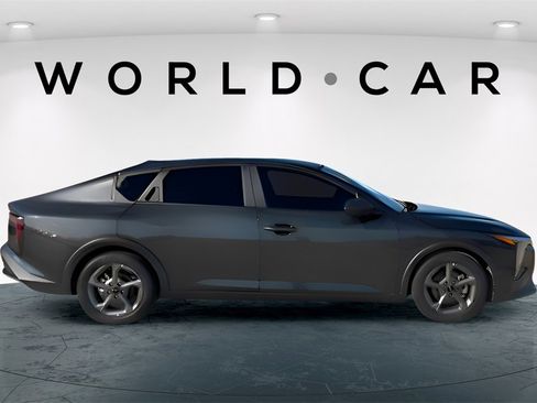 Certified 2025 Kia K4 image 8