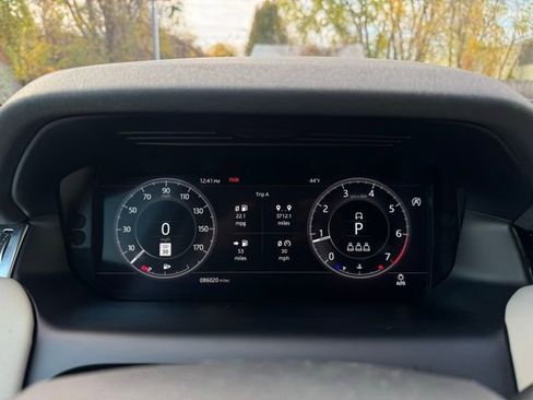 Used 2020 Land Rover Discovery Sport SE image 16