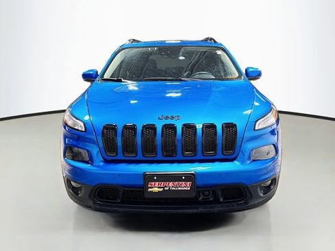 Used 2018 Jeep Cherokee Limited w/ Technology Group AWD/4WD image 3