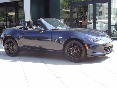 New 2026 MAZDA MX-5 Miata Club w/ Weather Package RWD image 2