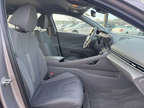 Used 2023 Hyundai Elantra SEL w/ Convenience Package image 27