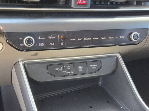 Certified 2025 Kia Carnival LXS FWD image 23