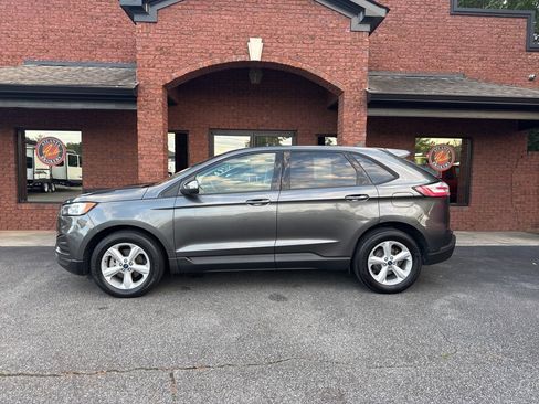 Used 2020 Ford Edge SE image 12