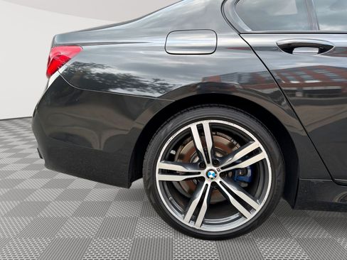 Used 2018 BMW 750i w/ Executive Package RWD image 30